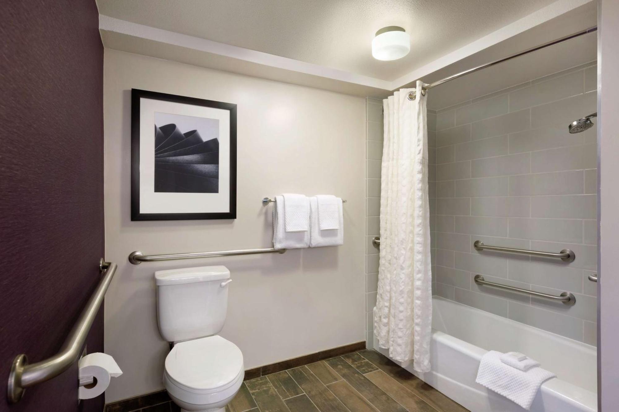 King Room - Mobility Access/Non-Smoking,1551969886:JPEG